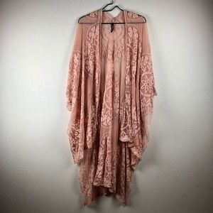 Sheer pink shawl from Torrid 🌸